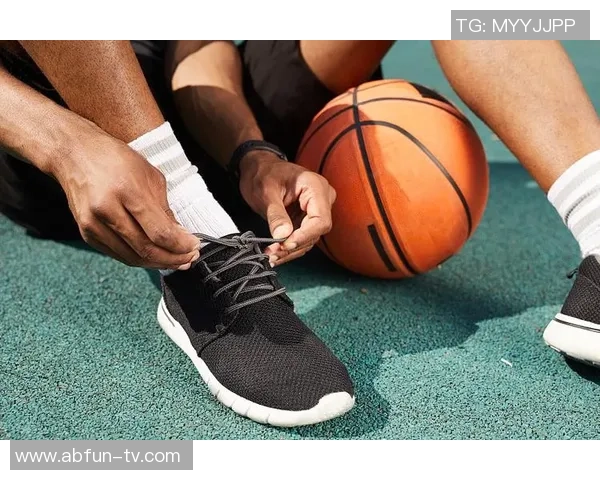 篮球鞋系鞋带的正确方法与技巧分享助你提升运动表现与舒适度